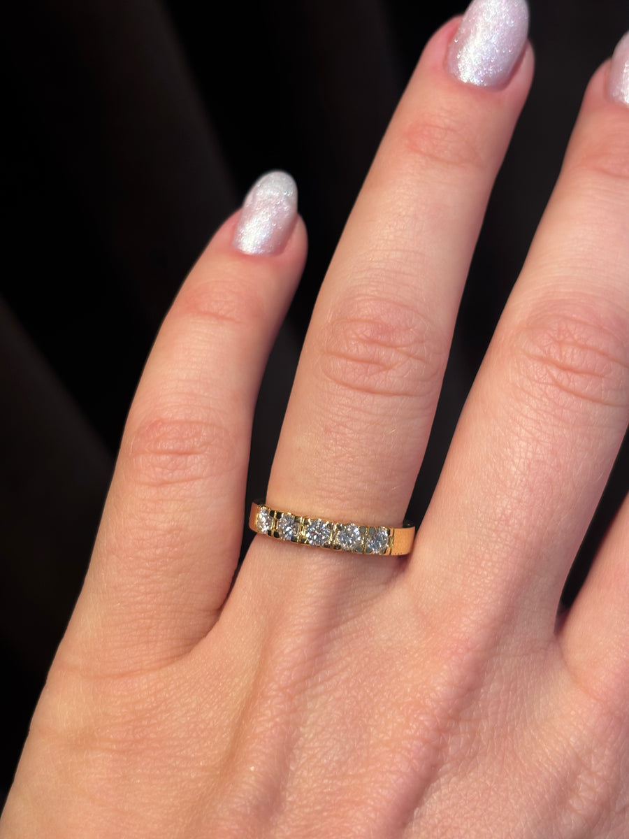 Alliancering 5x0.10ct diamant, 18kt guld, str. 53