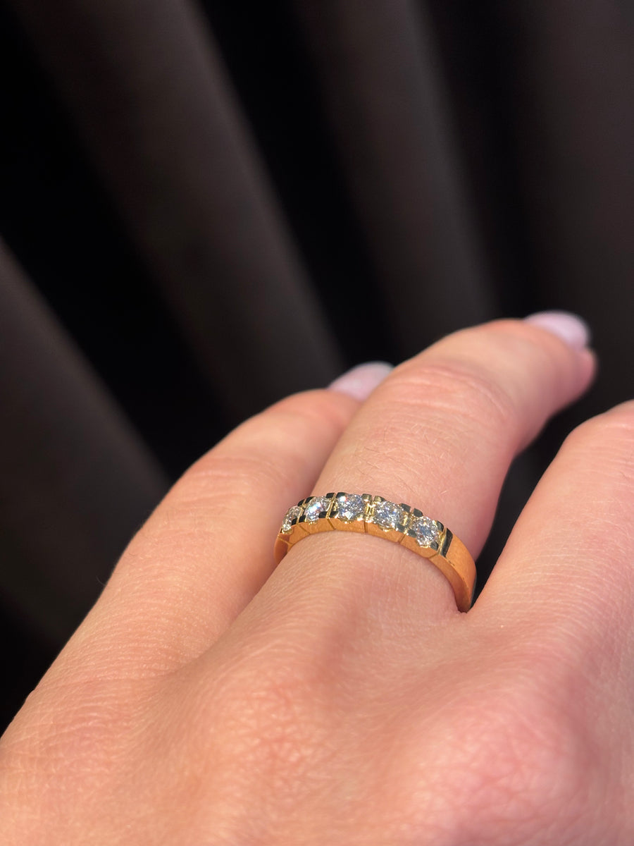 Alliancering 5x0.10ct diamant, 18kt guld, str. 53