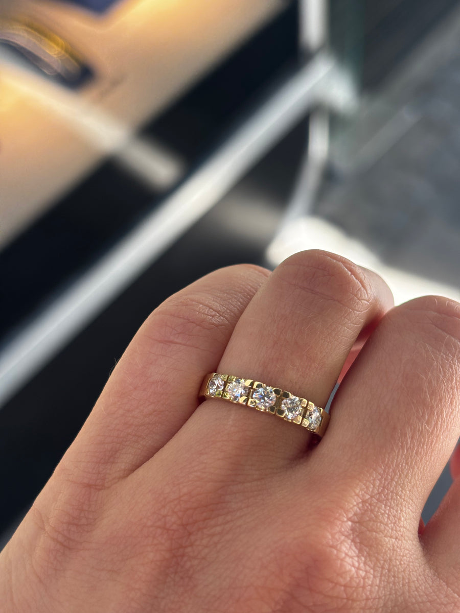 Alliancering 5 sten, kantet profil (naturlig diamant)