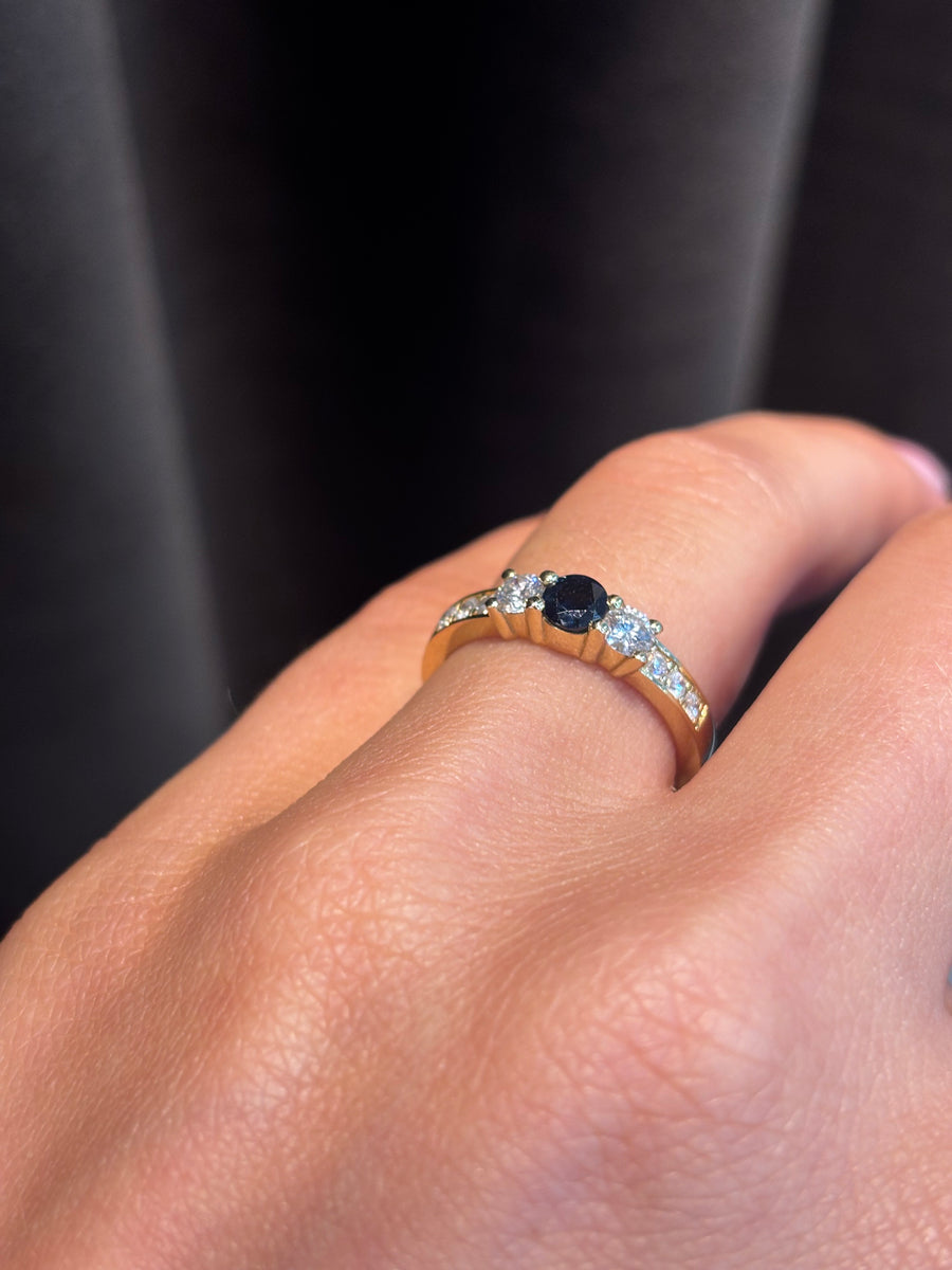 Safir Diamant Ring 14kt guld 0.49ct. diamanter + 0.40ct. safir str.54